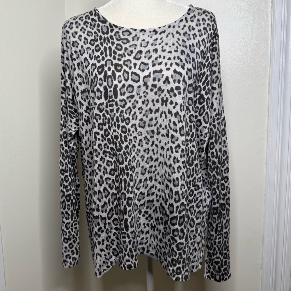 H&M Oversized Leopard Print Lightweight Sweater Top Women’s Size Medium Casual